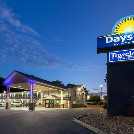 Days Inn By Wyndham Charles Town Exterior foto