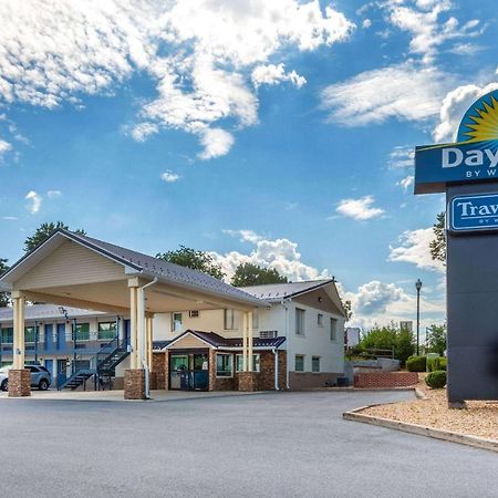 Days Inn By Wyndham Charles Town Exterior foto