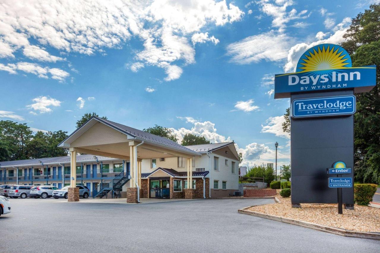 Days Inn By Wyndham Charles Town Exterior foto