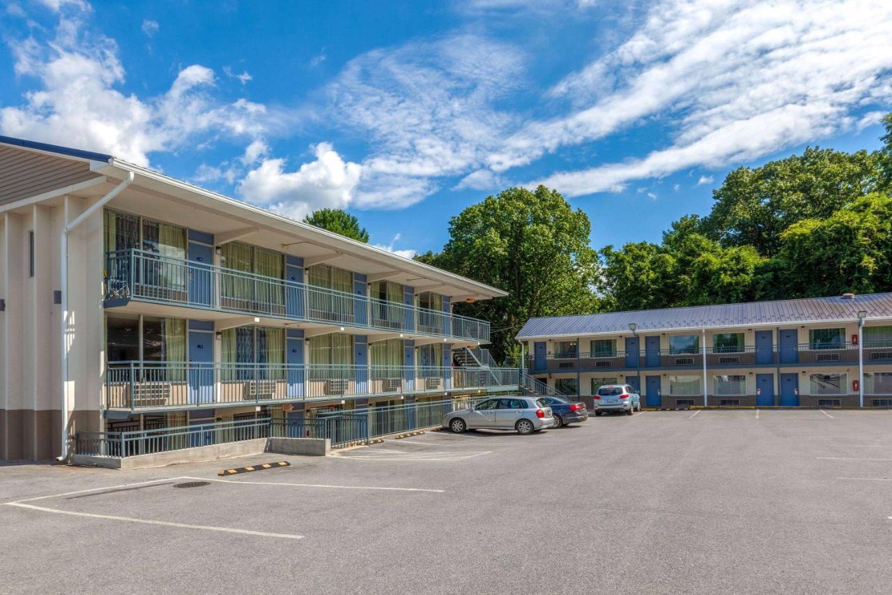 Days Inn By Wyndham Charles Town Exterior foto